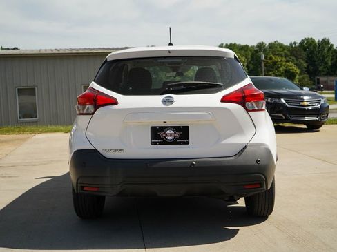 Used 2020 Nissan Kicks S FWD image 19