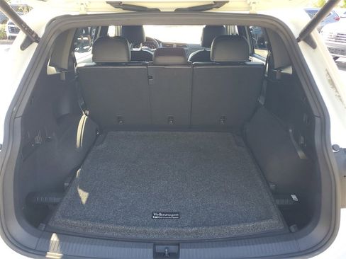 Used 2022 Volkswagen Tiguan SEL R-Line image 9