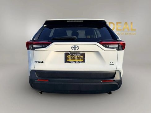 Used 2024 Toyota RAV4 LE AWD/4WD image 6