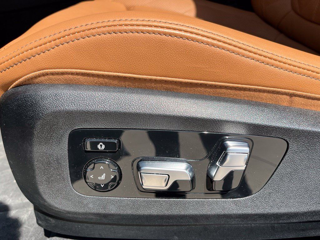 Used 2026 BMW X7 xDrive40i AWD/4WD image 11