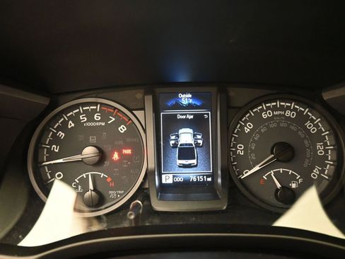 Used 2021 Toyota Tacoma TRD Off-Road image 20