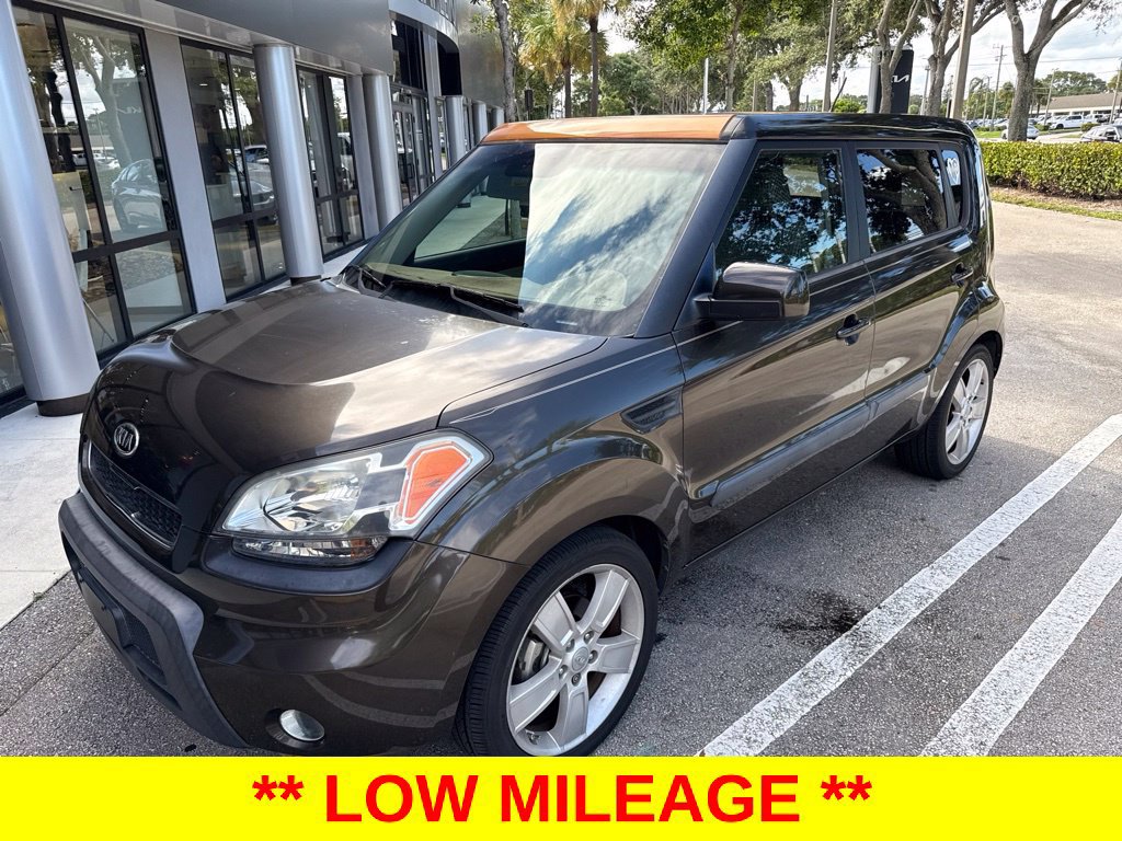 Used 2011 Kia Soul ! FWD image 2