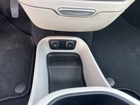 Used 2017 Chrysler Pacifica Limited w/ Advanced Safetytec Group image 17