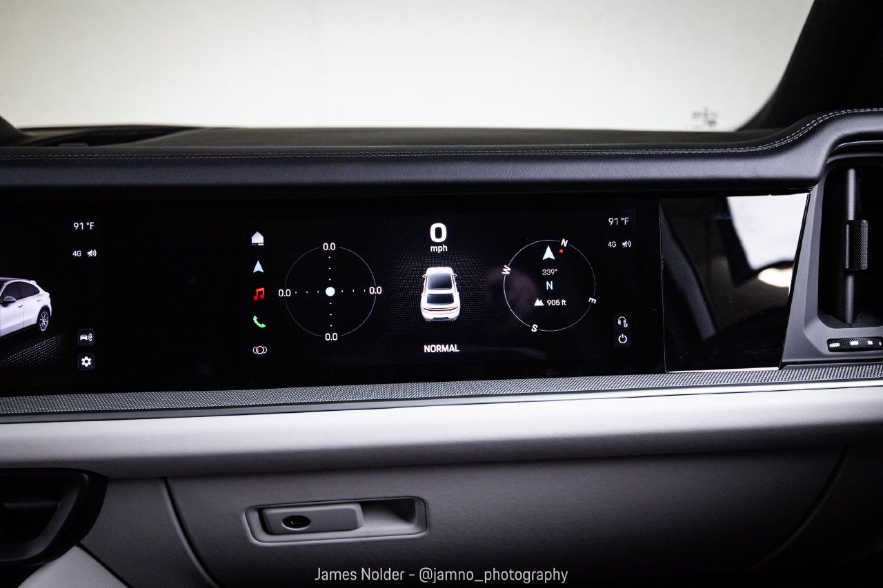 Certified 2024 Porsche Cayenne S AWD/4WD image 19