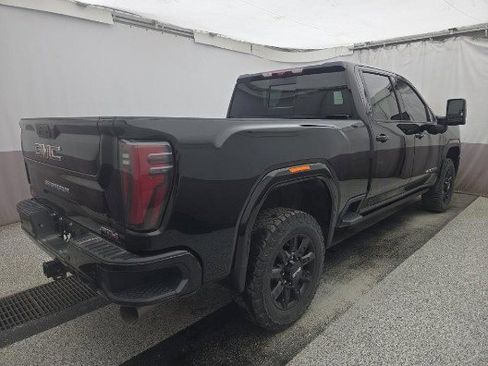 Used 2025 GMC Sierra 2500 AT4 w/ AT4 Premium Plus Package AWD/4WD image 5