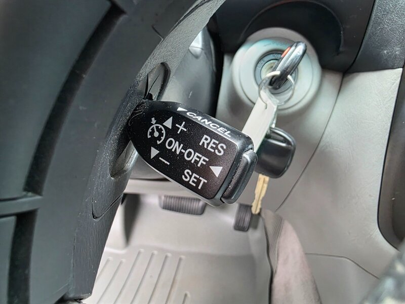 Used 2004 Toyota Land Cruiser w/ Convenience Pkg AWD/4WD image 65