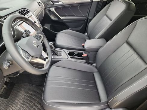 New 2024 Volkswagen Tiguan SE image 9