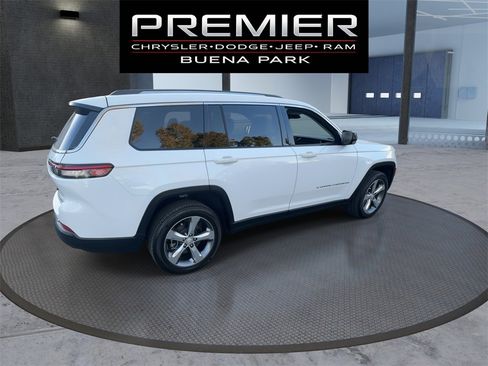 Used 2021 Jeep Grand Cherokee L Limited image 8