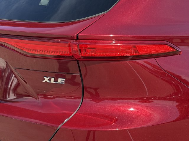 Used 2024 Toyota Venza XLE AWD/4WD image 7