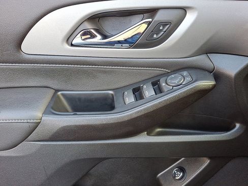 Used 2023 Chevrolet Traverse LT w/ Midnight/Sport Edition image 13