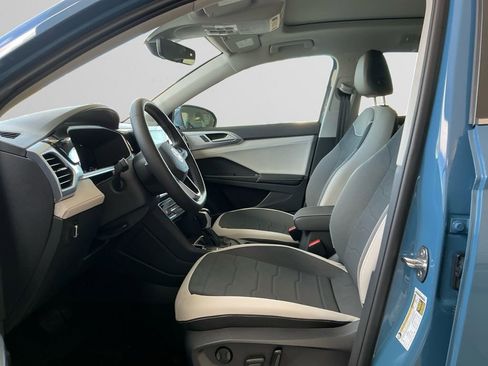 New 2025 Volkswagen Taos SE image 9