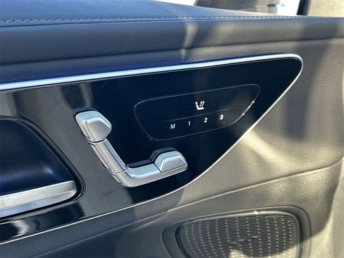 Used 2025 Mercedes-Benz GLC 300 4MATIC image 17