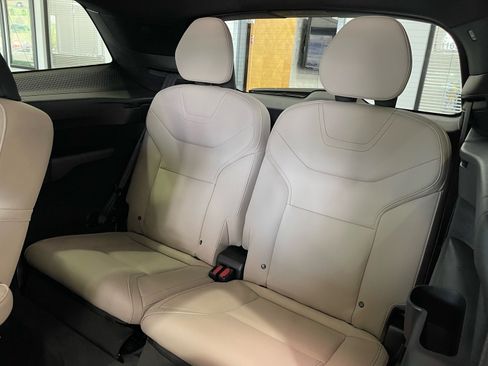 Used 2025 Volvo EX90 Plus AWD/4WD image 33