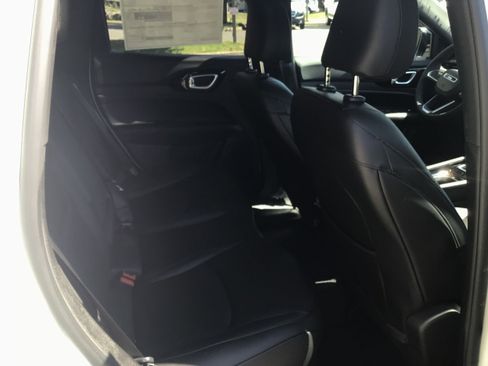 New 2025 Jeep Compass Limited w/ Sun and Sound Group image 8