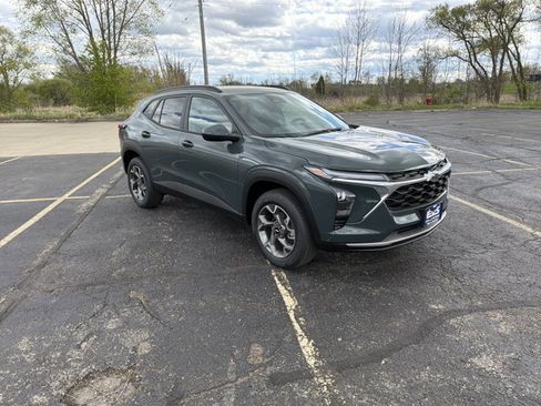 New 2026 Chevrolet Trax LT w/ LT Convenience Package FWD image 7
