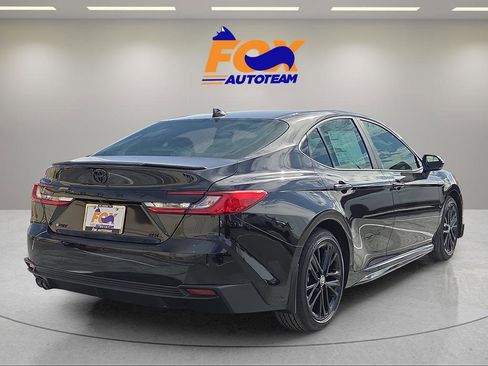 New 2026 Toyota Camry SE FWD image 4