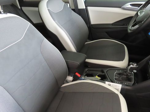 New 2025 Volkswagen Taos SE image 27