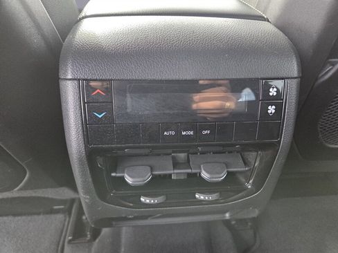 Used 2024 Jeep Grand Cherokee L Laredo image 13