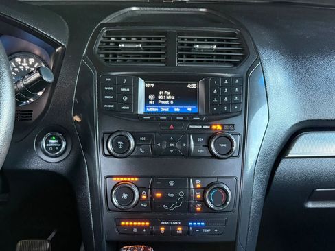 Used 2018 Ford Explorer XLT AWD/4WD image 50