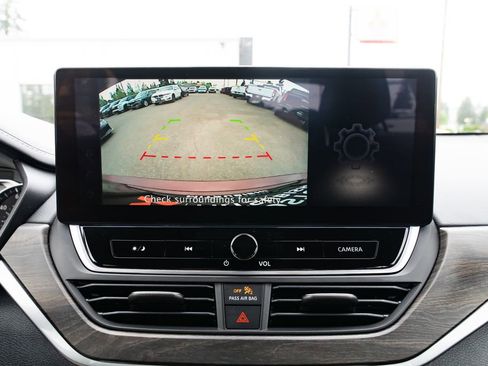 Used 2024 Nissan Altima 2.5 SV w/ SV Premium Package FWD image 15