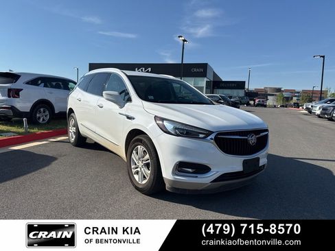 Used 2020 Buick Enclave Essence image 1