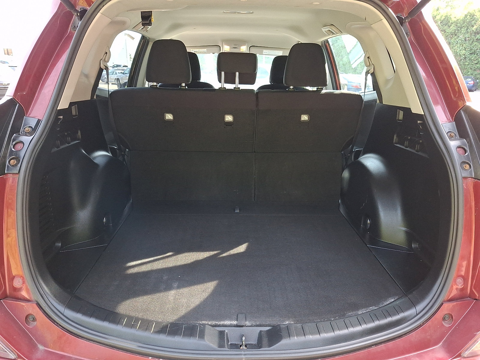 Used 2018 Toyota RAV4 LE w/ All Weather Liner Package AWD/4WD image 29