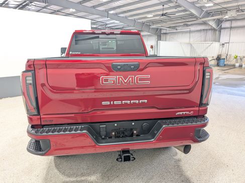 Used 2024 GMC Sierra 2500 AT4 w/ AT4 Premium Plus Package AWD/4WD image 4