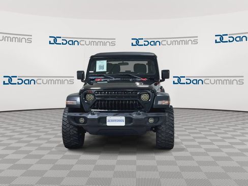 Used 2019 Jeep Wrangler Sport AWD/4WD image 3