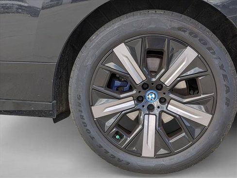 Used 2024 BMW iX xDrive50 w/ Sport Package AWD/4WD image 9