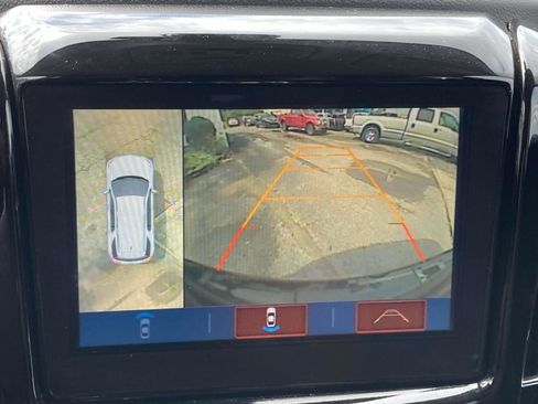 Used 2018 Chevrolet Traverse LT image 17