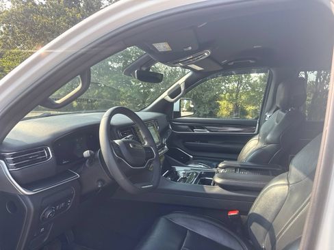 Used 2022 Jeep Wagoneer Series I AWD/4WD image 5