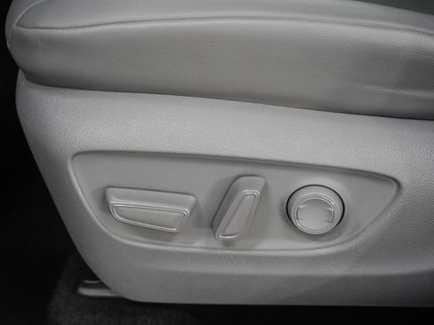 Used 2023 Toyota Highlander XLE w/ Protection Package #3 (TMS) AWD/4WD image 25
