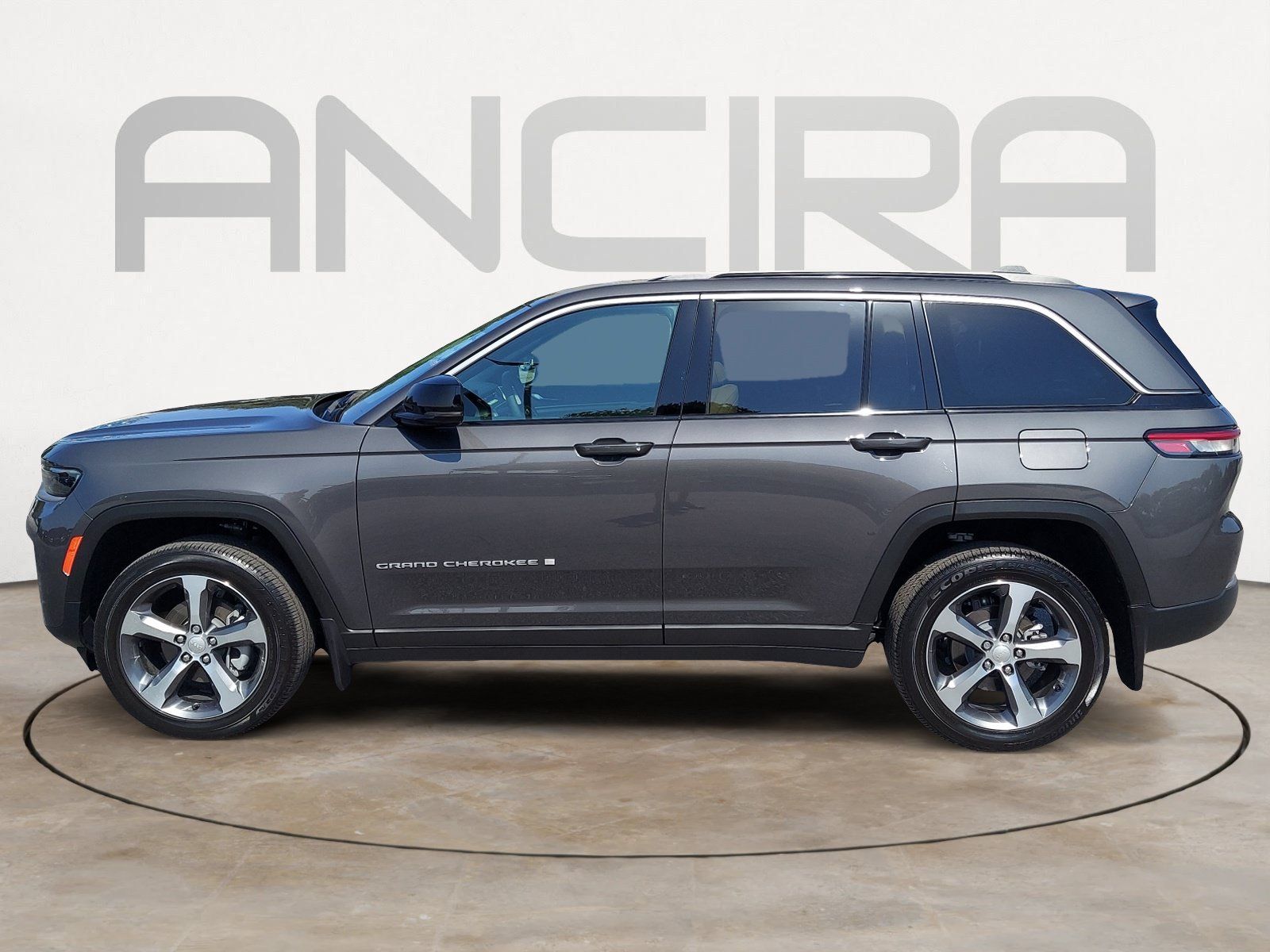 Used 2026 Jeep Grand Cherokee Limited w/ MOPAR Finishing Package RWD image 7