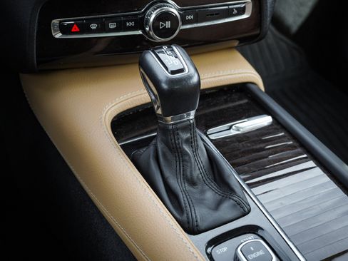 Used 2016 Volvo XC90 T6 Momentum w/ Protection Package Plus image 25