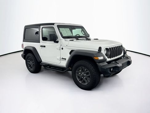 Used 2025 Jeep Wrangler Sport AWD/4WD image 3