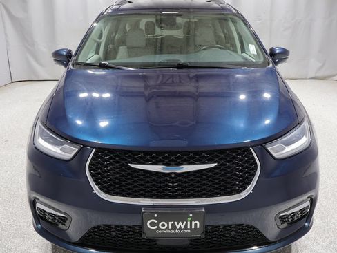 Used 2021 Chrysler Pacifica Touring-L FWD image 7