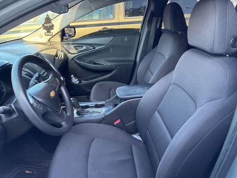 Used 2017 Chevrolet Malibu LT image 8