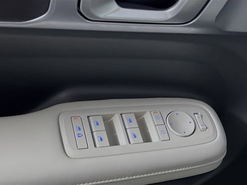 Used 2025 Hyundai Santa Fe SEL FWD image 17