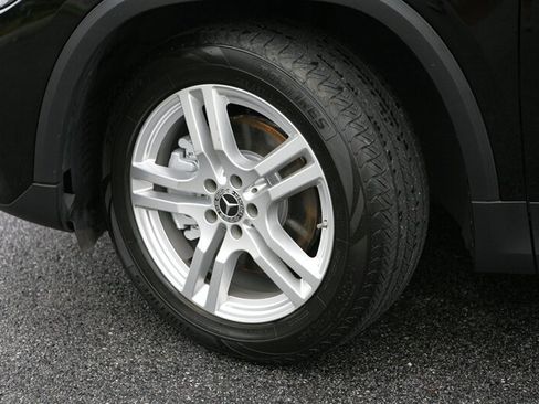 Used 2021 Mercedes-Benz GLA 250 4MATIC w/ Premium Package image 3