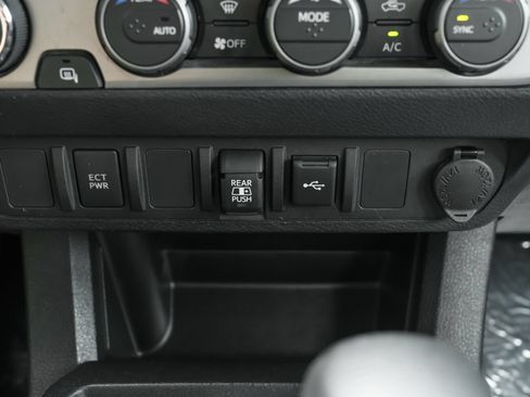 Used 2023 Toyota Tacoma SR5 AWD/4WD image 17