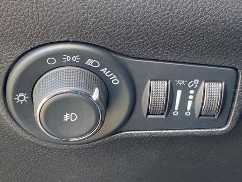 Used 2022 Jeep Compass Latitude w/ Sun and Sound Group image 16