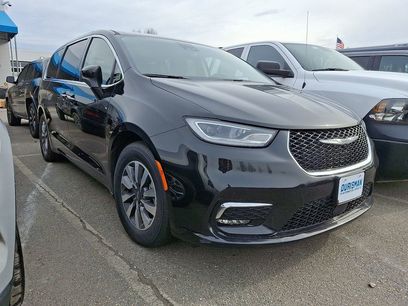 Used 2023 Chrysler Pacifica Touring-L