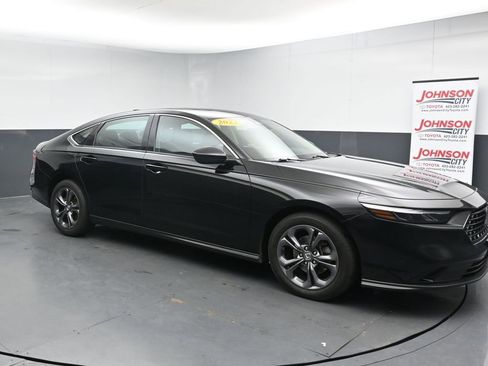 Used 2023 Honda Accord EX image 2