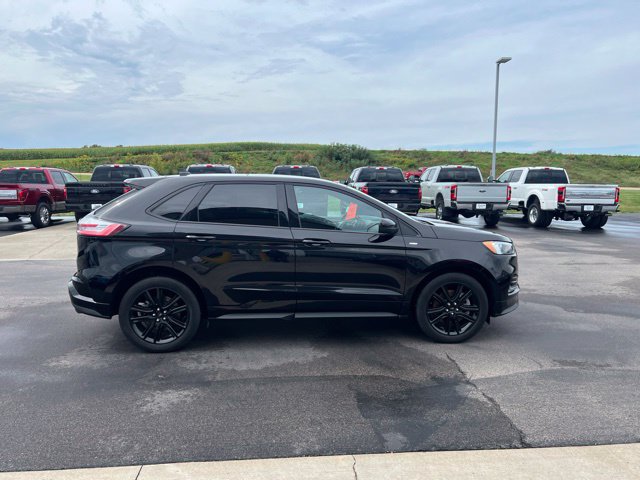 Used 2021 Ford Edge ST-Line w/ Class II Trailer Tow Package AWD/4WD image 4