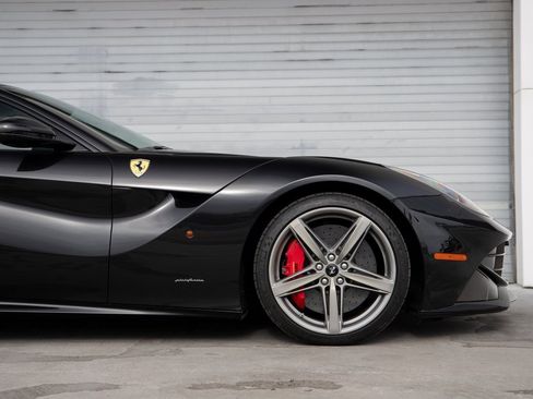 Used 2014 Ferrari F12 Berlinetta image 5