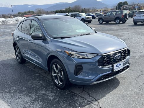 Used 2023 Ford Escape ST-Line w/ Tech Pack #1 image 4