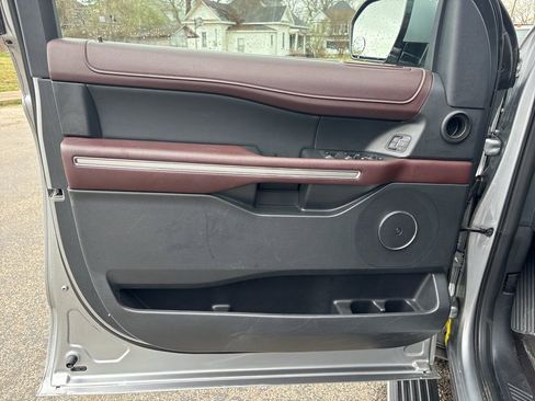 Used 2023 Ford Expedition Max Limited image 10