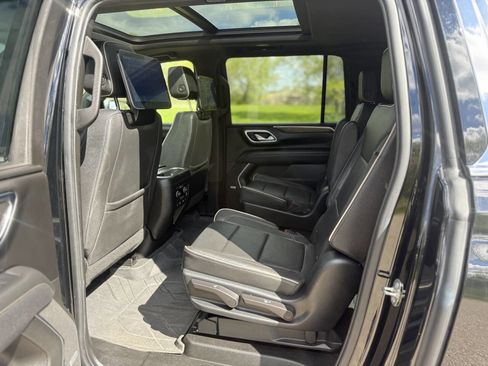 Used 2023 Chevrolet Suburban Premier AWD/4WD image 10