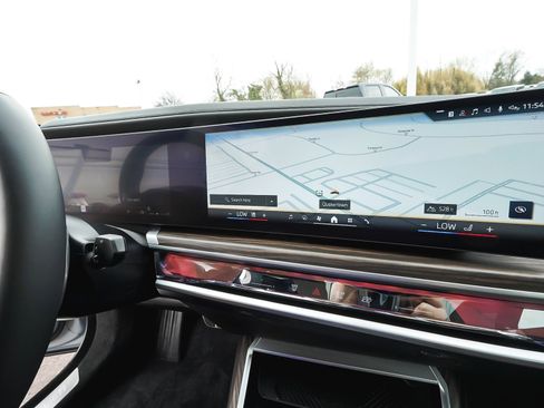 Used 2025 BMW 740i xDrive AWD/4WD image 29