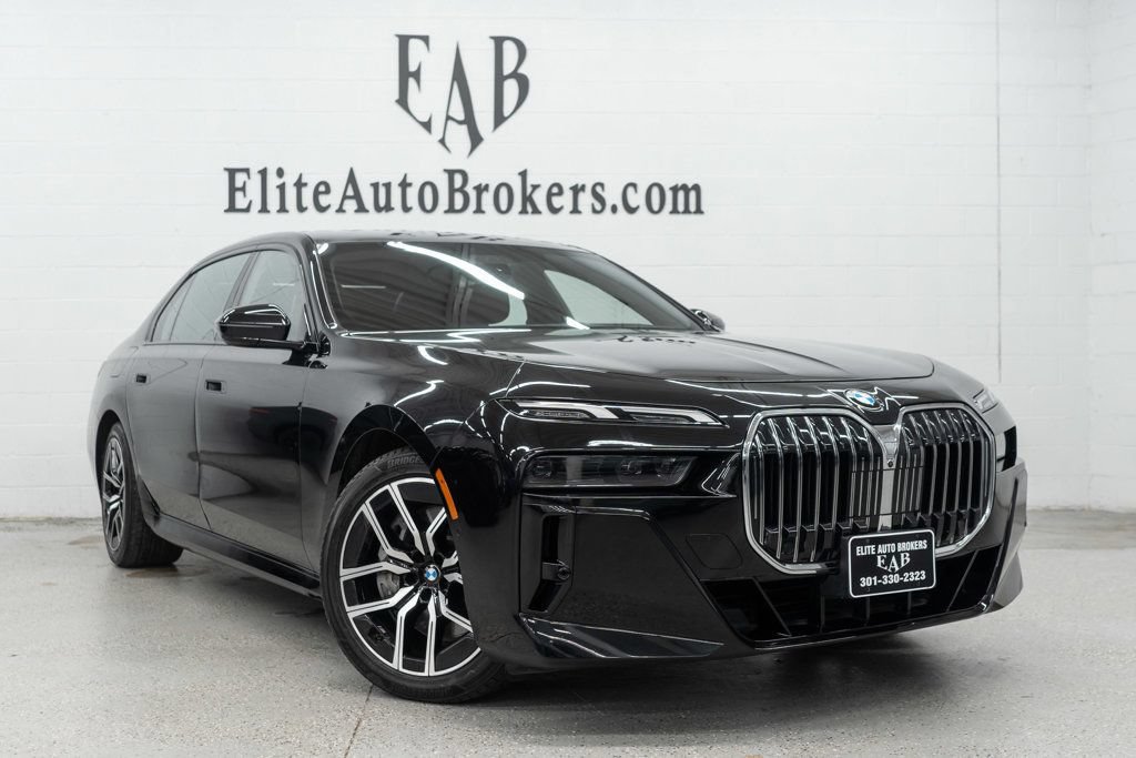 Used 2023 BMW 760i xDrive AWD/4WD image 57